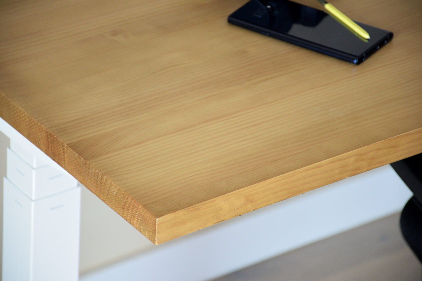 Natural Wood Lift Table - Essential Pine - Beauty