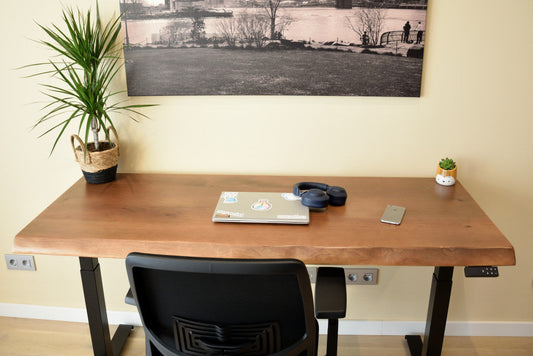 Escritorio elevable de madera maciza de pino Ibero para teletrabajar con buena postura - ErgoNatureWood