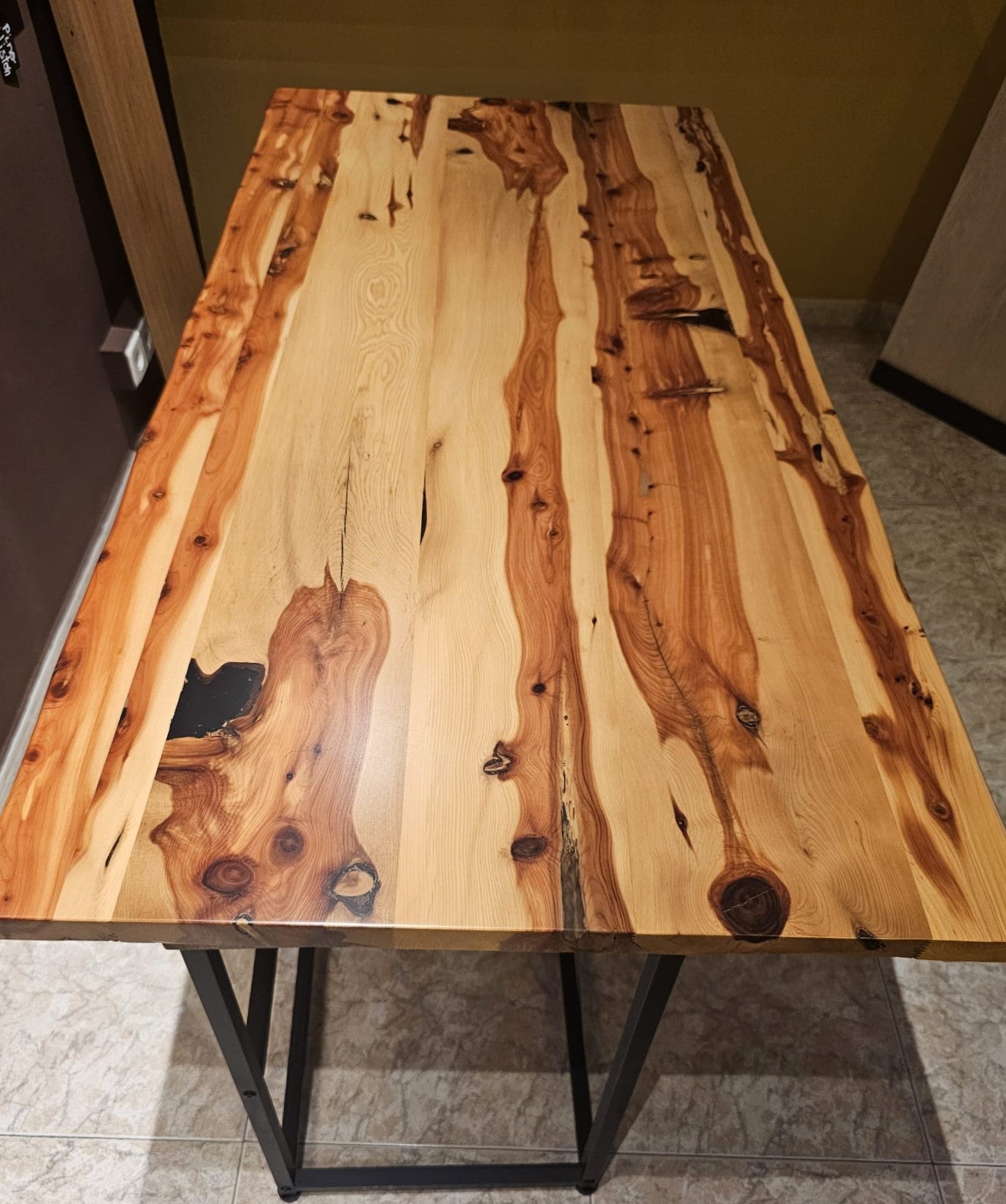 Mesa en madera natural maciza de Ergonaturewood