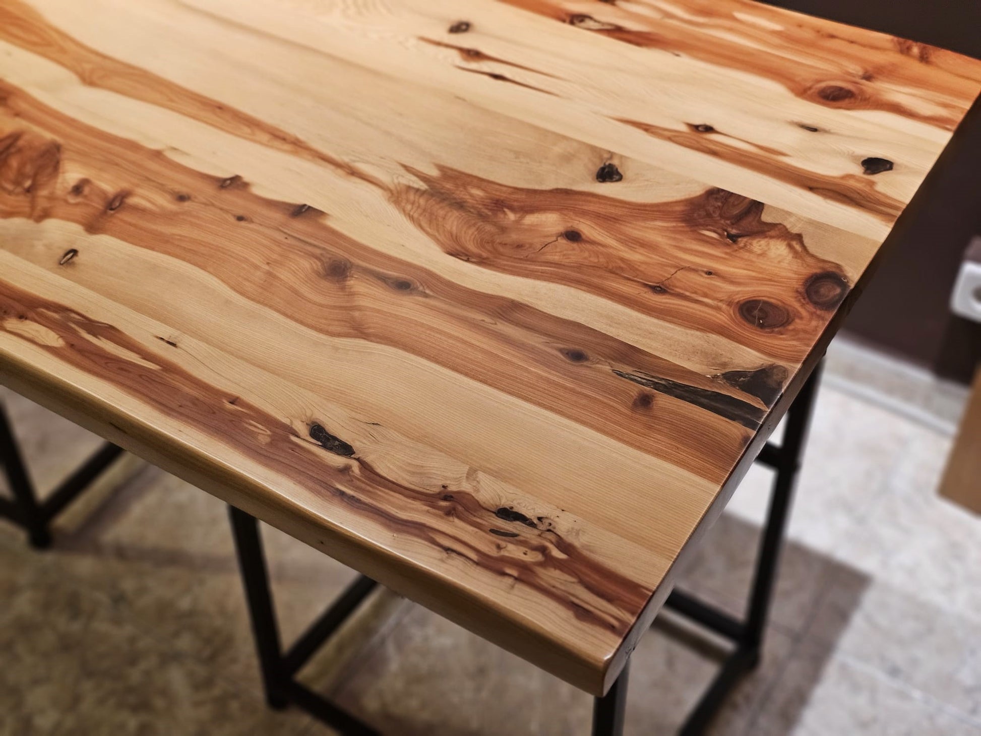 Mesa en madera natural maciza de Ergonaturewood