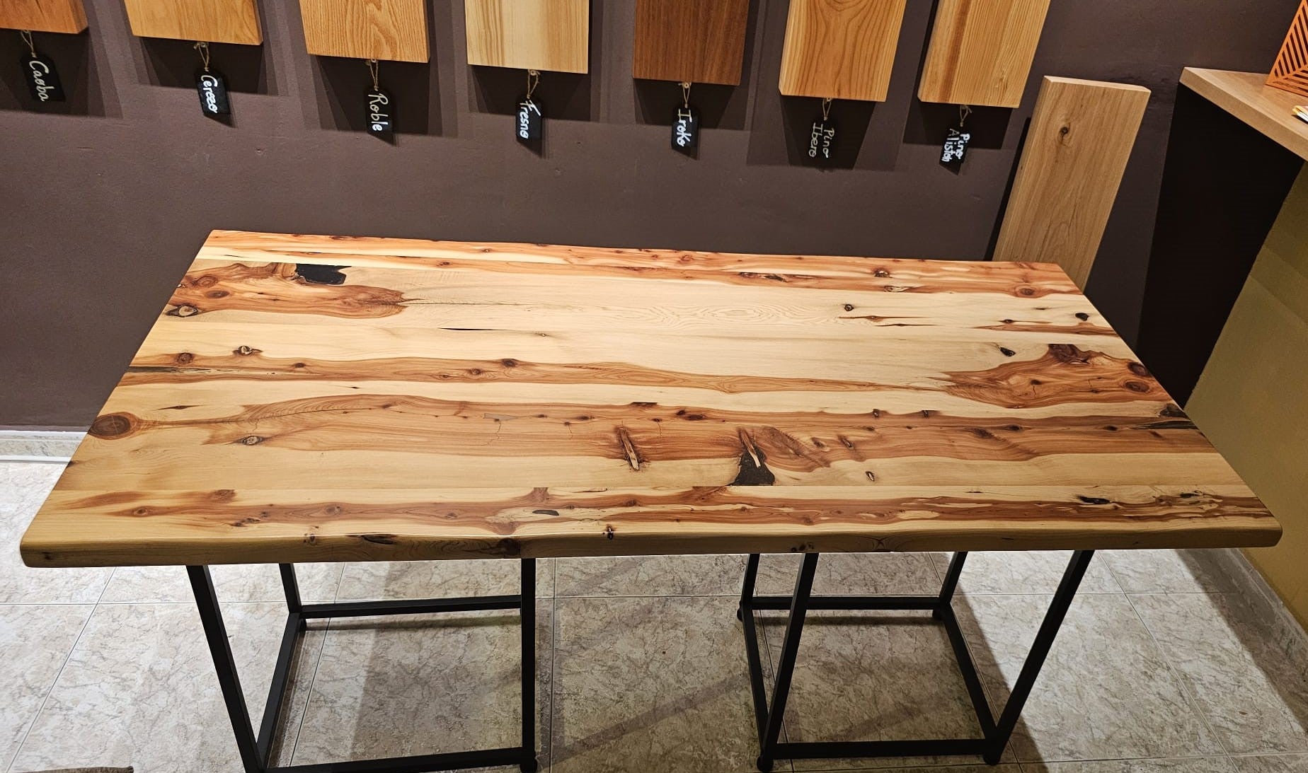 Mesa en madera natural maciza de Ergonaturewood