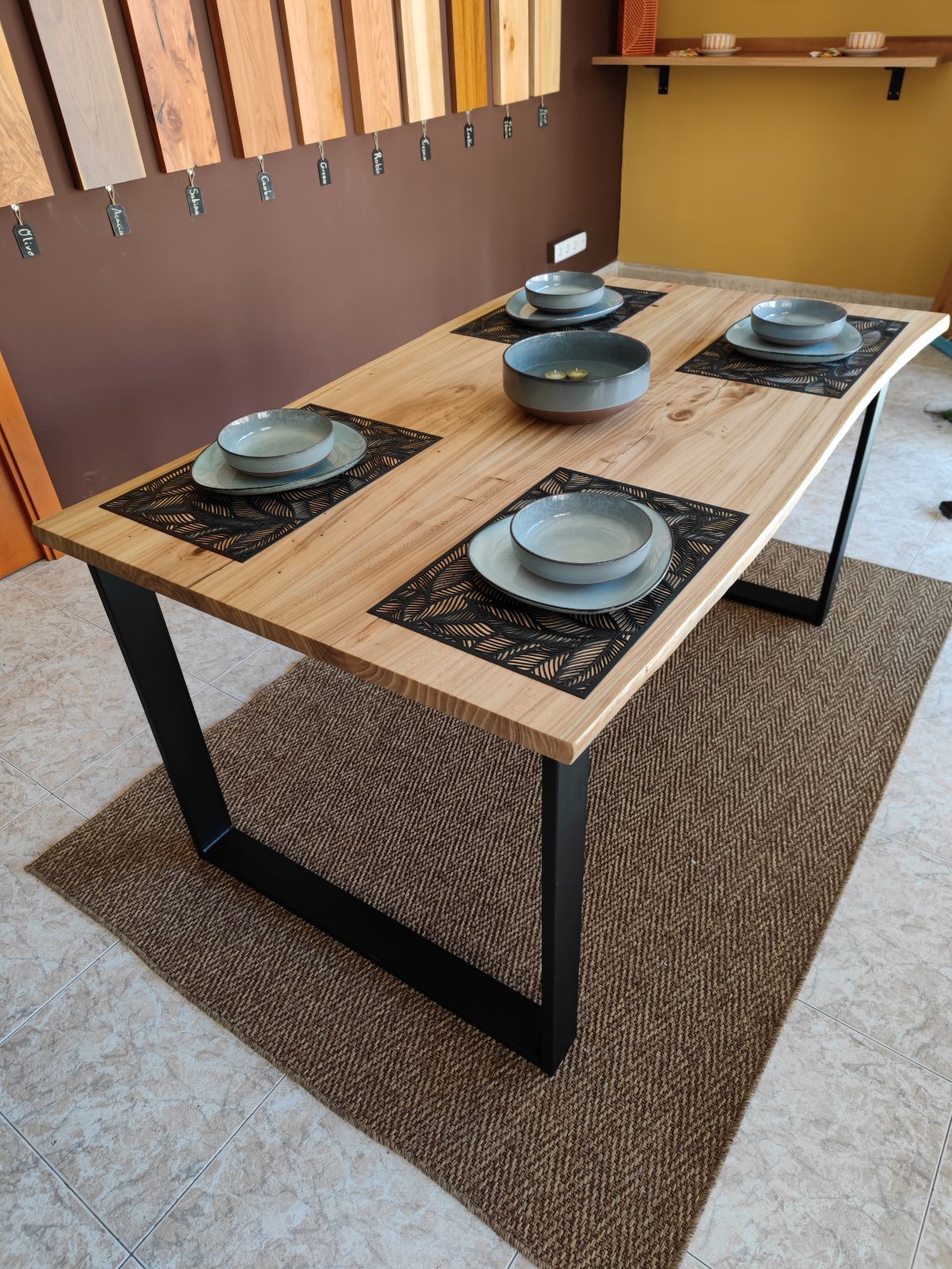 Producto en Stock - Mesa de comedor en madera de Olmo 150x90