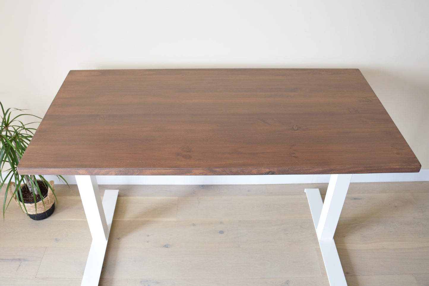 Natural Wood Lift Table - Essential Pine - Beauty