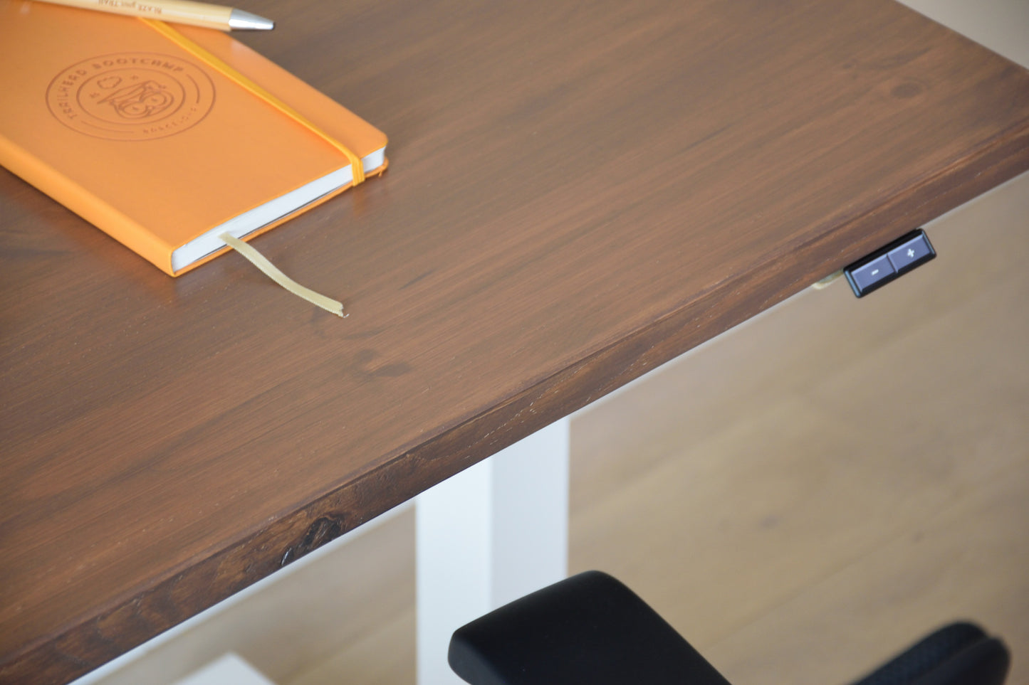 Natural Wood Lift Table - Essential Pine - Beauty